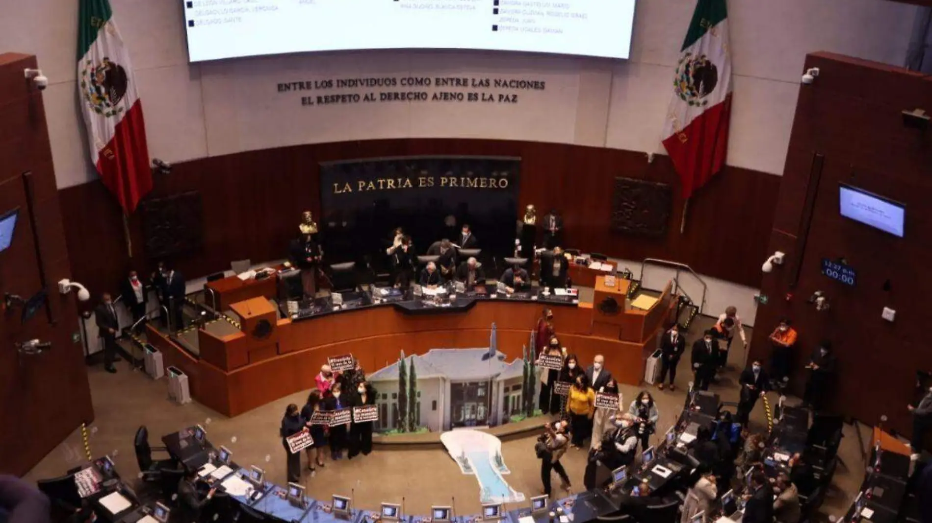 Senadores del PAN protestan contra hijo de AMLO para investigación (1)